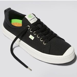 Cariuma Oca Low black canvas shoes size 10.5